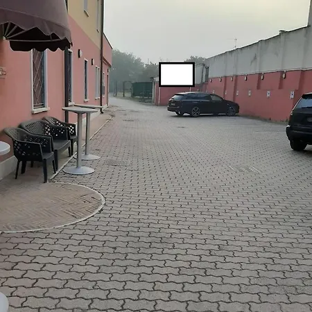 Szálloda Rooster 2*