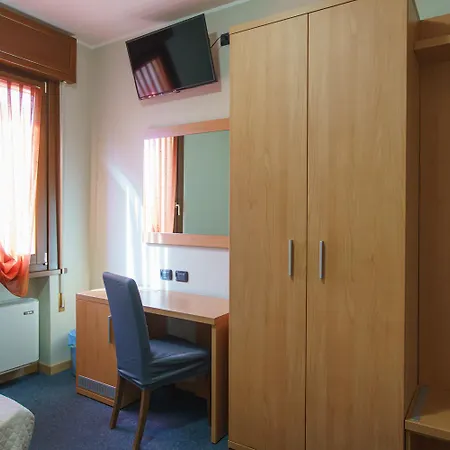 Rooster Szálloda 2*