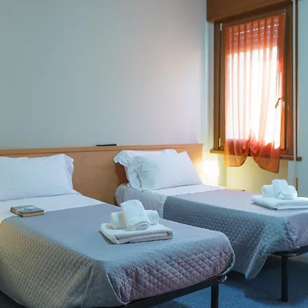 Rooster Ξενοδοχείο 2*