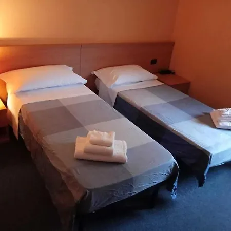 Hotel Rooster 2*