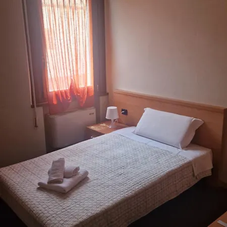 Rooster Otel 2*